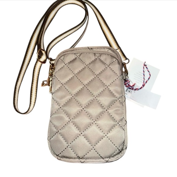 Urban Fit by Urban Expressions Quilted Small Crossbody 8” x 5” Size x 2” - Picture 2 of 8